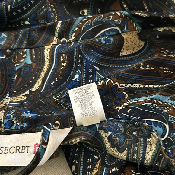 Victoria Secret Robe - Picture 8 of 10